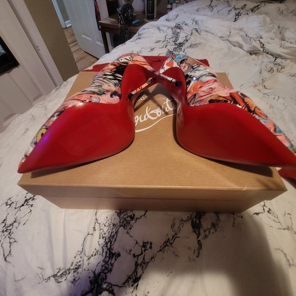 Christian Louboutin - Picture 2 of 2